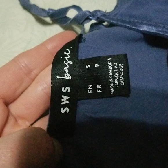 3 tank tops - Picture 5 of 5